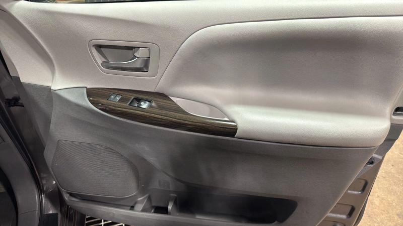 2017 Toyota Sienna XLE 8 Passenger