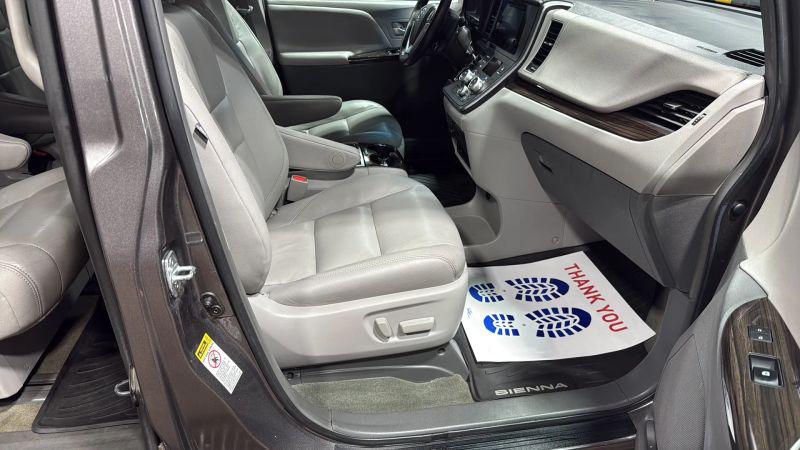 2017 Toyota Sienna XLE 8 Passenger