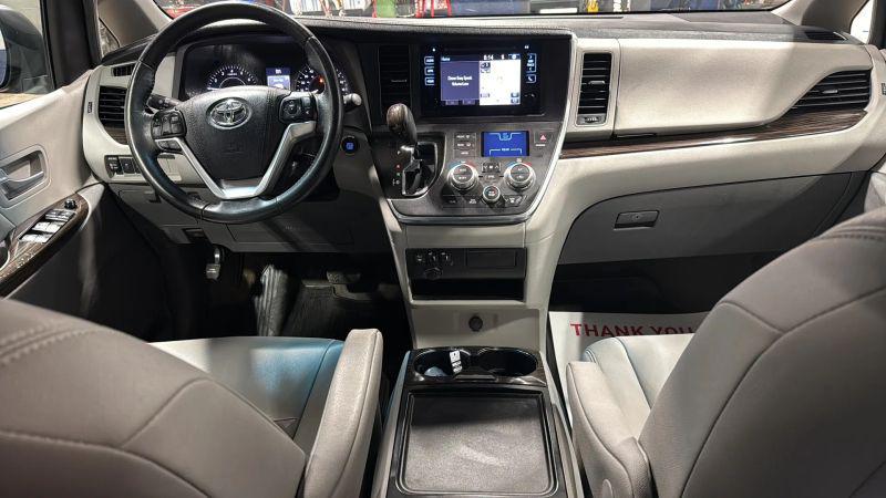 2017 Toyota Sienna XLE 8 Passenger