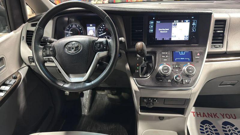 2017 Toyota Sienna XLE 8 Passenger