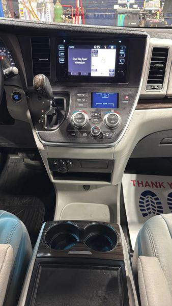 2017 Toyota Sienna XLE 8 Passenger
