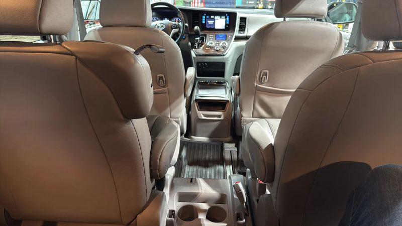 2017 Toyota Sienna XLE 8 Passenger
