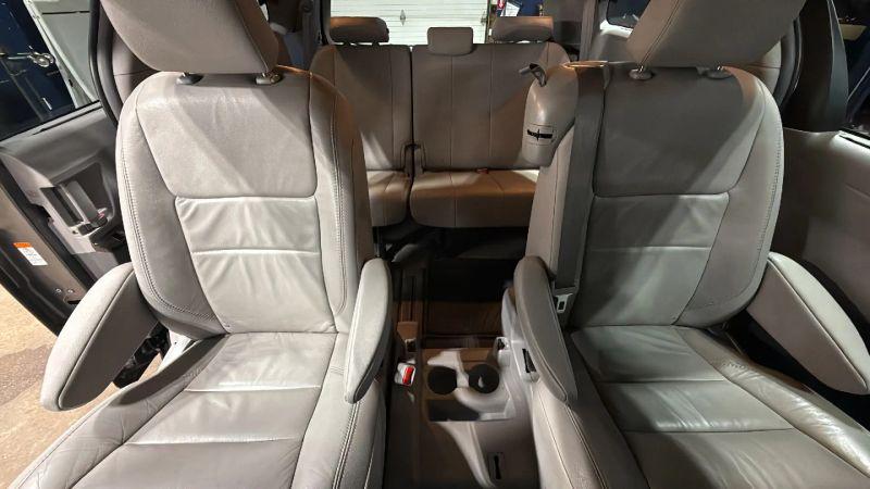 2017 Toyota Sienna XLE 8 Passenger