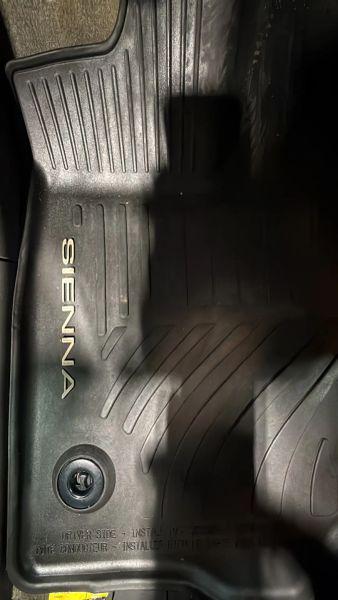 2017 Toyota Sienna XLE 8 Passenger