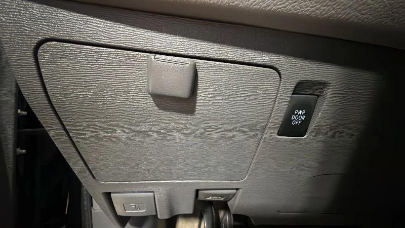 2017 Toyota Sienna XLE 8 Passenger