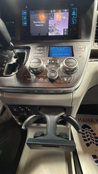 2017 Toyota Sienna XLE 8 Passenger