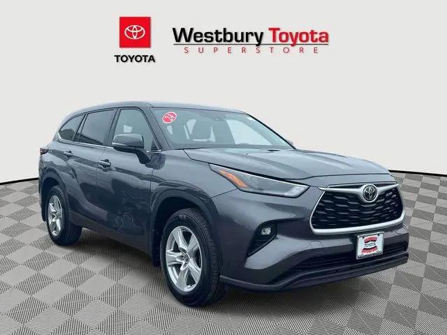 2024 Toyota Highlander LE for sale in Westbury, NY