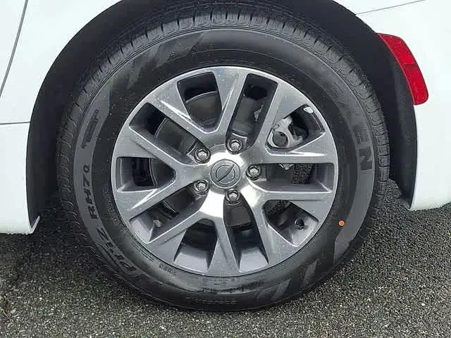 2024 Chrysler Pacifica Hybrid Pinnacle
