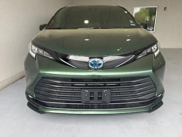 2025 Toyota Sienna Woodland Edition