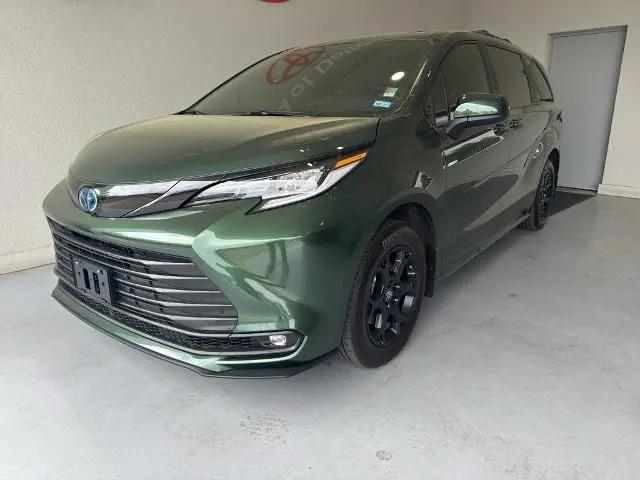 2025 Toyota Sienna Woodland Edition