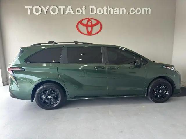 2025 Toyota Sienna Woodland Edition