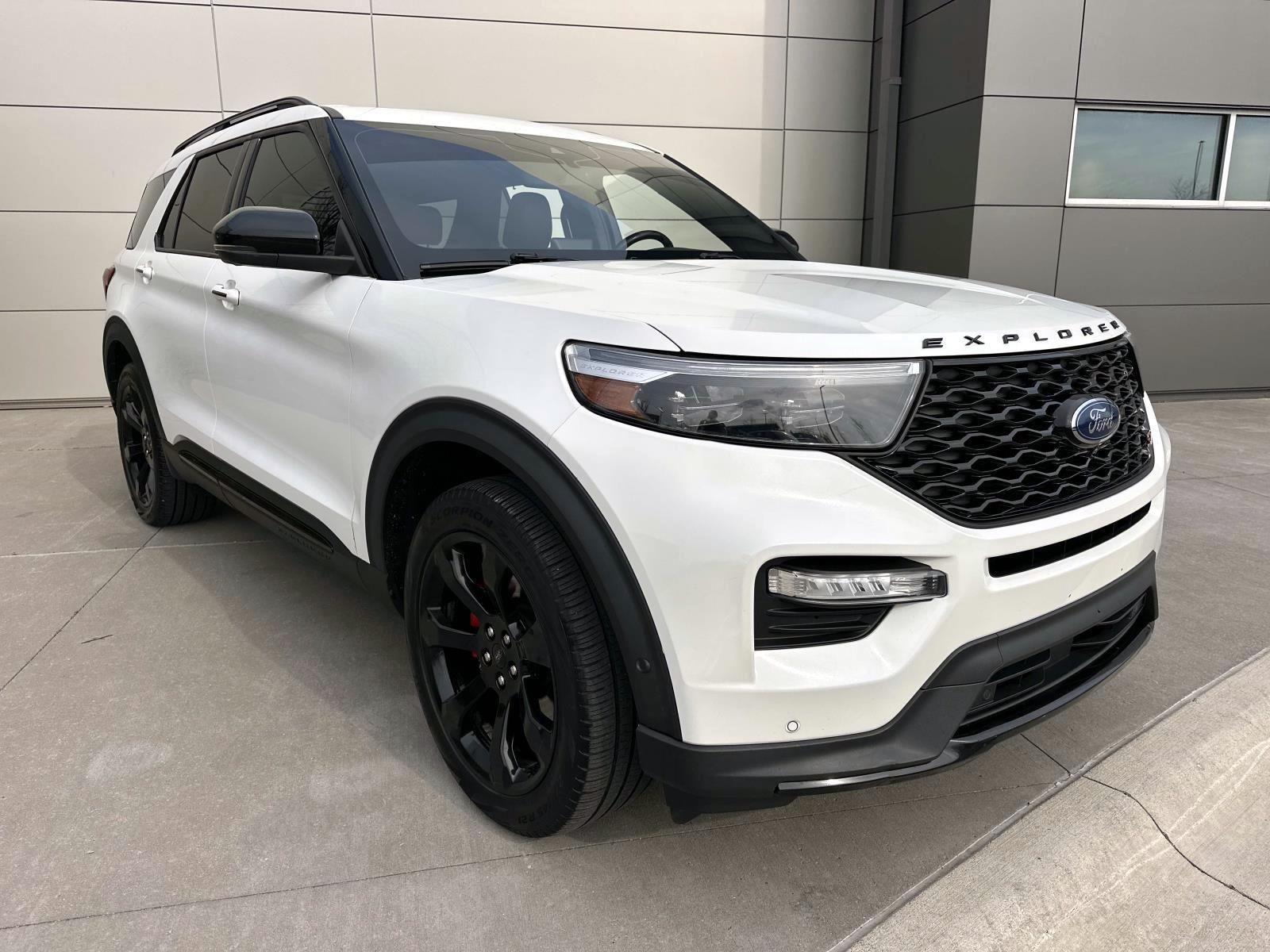 View vehicle photo 3