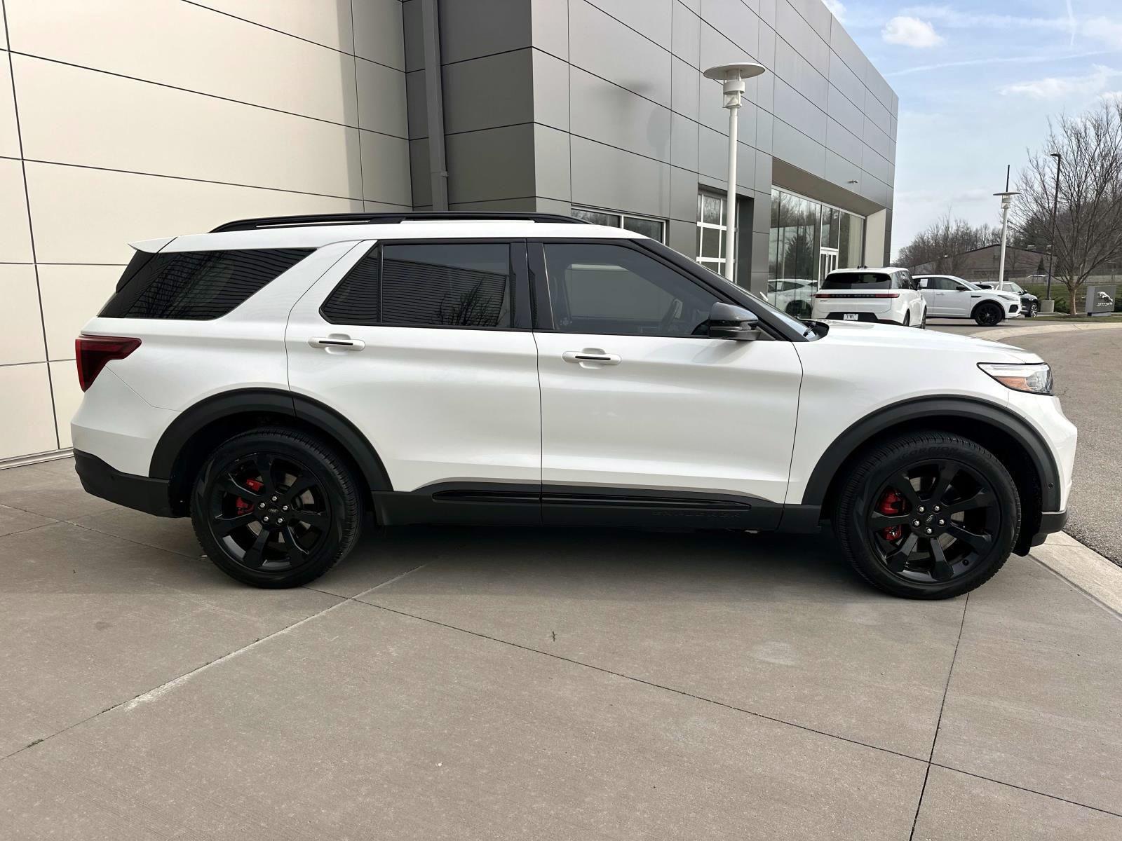 View vehicle photo 4