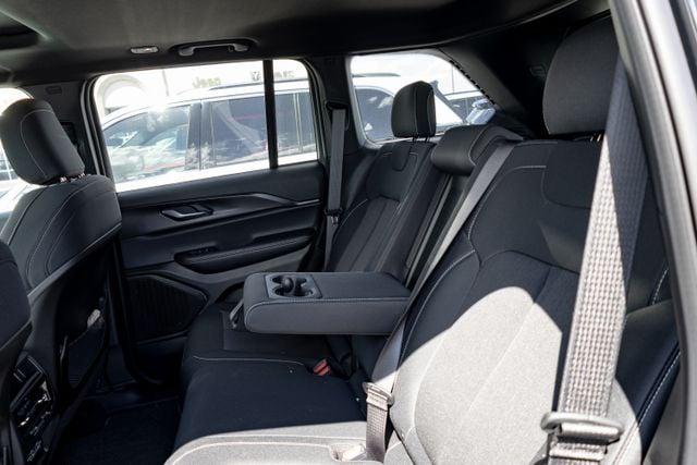 2025 Jeep Grand Cherokee Laredo X 4x4
