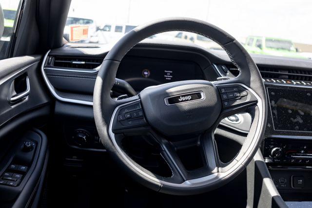 2025 Jeep Grand Cherokee Laredo X 4x4