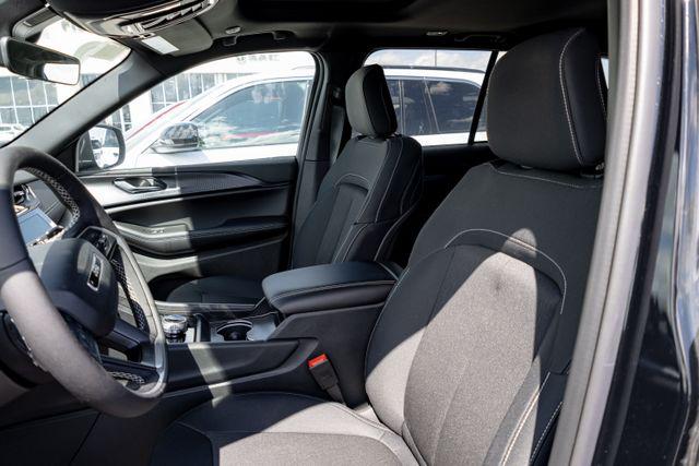 2025 Jeep Grand Cherokee Laredo X 4x4