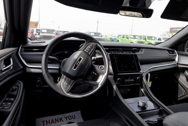 2025 Jeep Grand Cherokee Laredo X 4x4