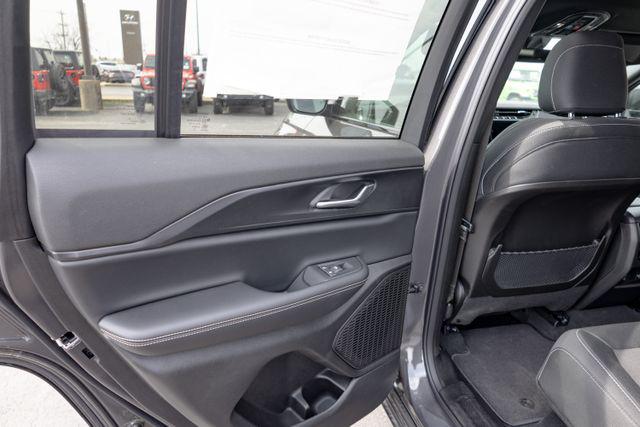 2025 Jeep Grand Cherokee Laredo X 4x4