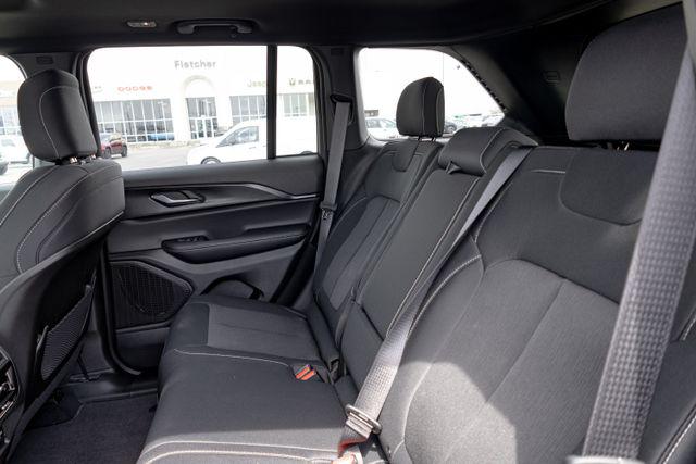 2025 Jeep Grand Cherokee Laredo X 4x4