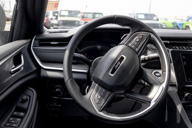 2025 Jeep Grand Cherokee Laredo X 4x4