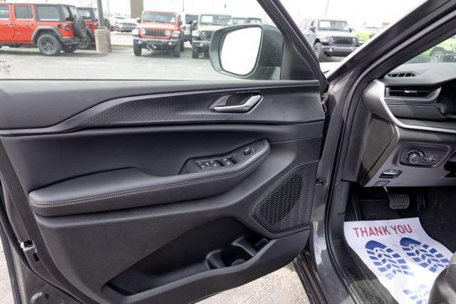 2025 Jeep Grand Cherokee Laredo X 4x4