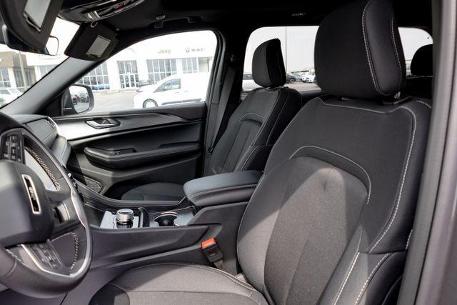 2025 Jeep Grand Cherokee Laredo X 4x4