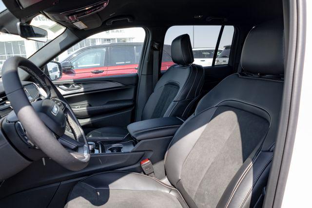 2025 Jeep Grand Cherokee Altitude 4x4