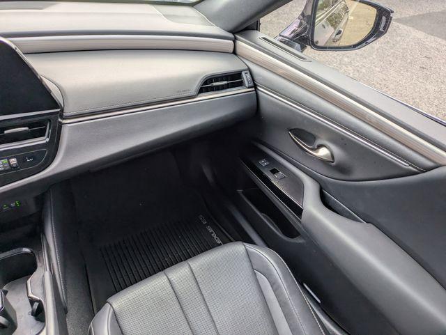 2023 Lexus ES 350 F SPORT Handling