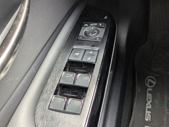 2023 Lexus ES 350 F SPORT Handling