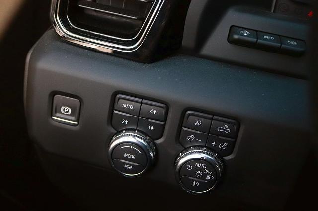 2024 GMC Sierra 2500HD 4WD Crew Cab Standard Bed AT4