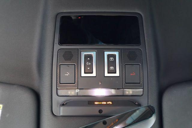 2023 Land Rover Defender 110 X-Dynamic SE