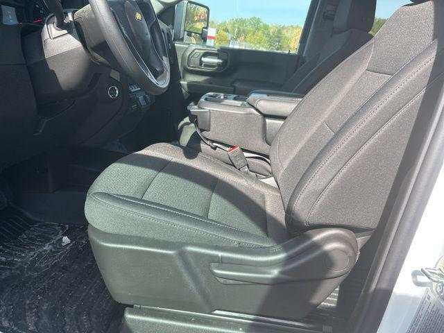 2026 Chevrolet Silverado 3500HD Crew Cab, Long Bed, WT Dual Rear Wheel, RWD