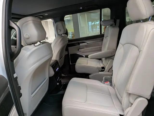 2026 Jeep Grand Wagoneer L 4x4