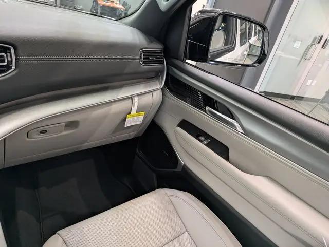 2026 Jeep Grand Wagoneer L 4x4