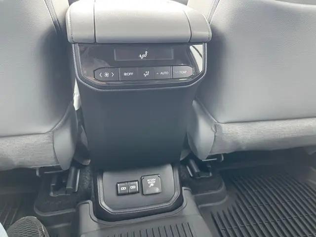 2024 Toyota Highlander Hybrid Limited