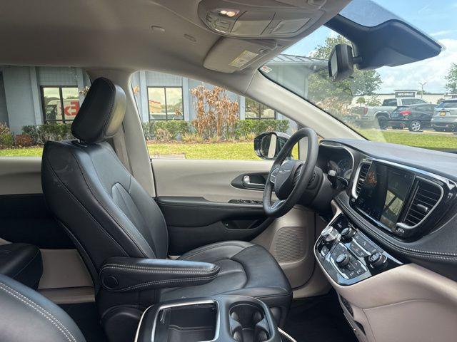 2024 Chrysler Pacifica Hybrid Select