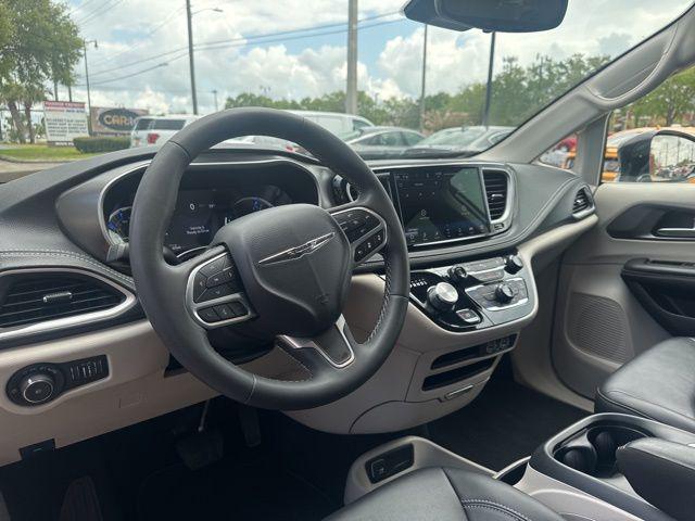 2024 Chrysler Pacifica Hybrid Select