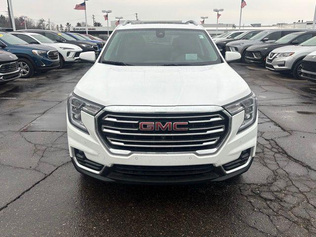 View vehicle photo 2