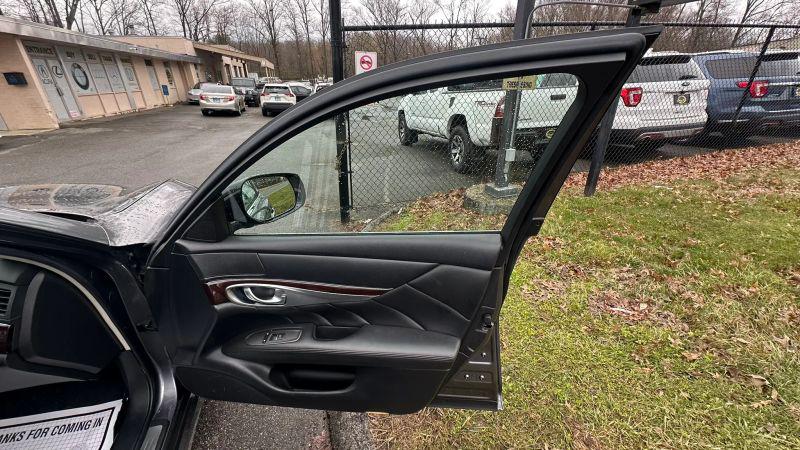 2017 INFINITI Q70L 3.7X