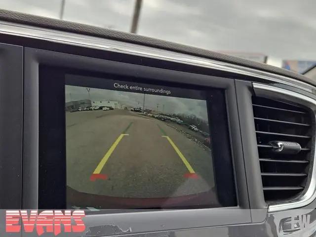 2020 Chrysler Voyager LX