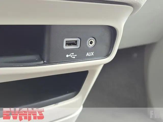 2020 Chrysler Voyager LX
