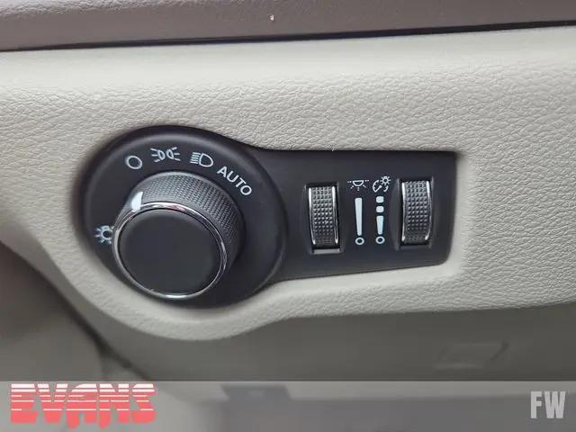 2020 Chrysler Voyager LX