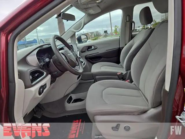 2020 Chrysler Voyager LX