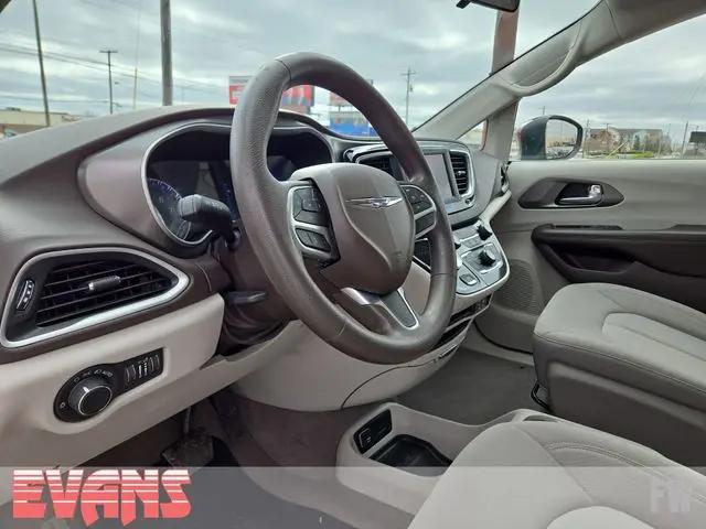 2020 Chrysler Voyager LX