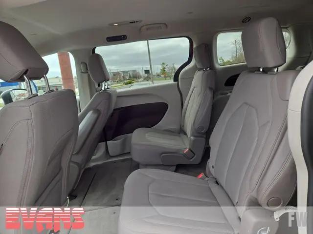 2020 Chrysler Voyager LX