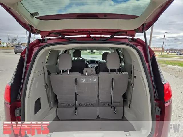 2020 Chrysler Voyager LX