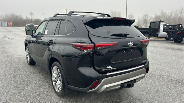 2026 Toyota Highlander Hybrid Platinum