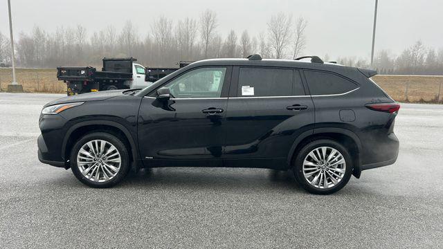 2026 Toyota Highlander Hybrid Platinum