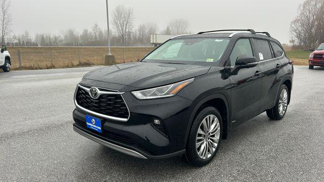 2026 Toyota Highlander Hybrid Platinum