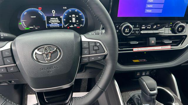 2026 Toyota Highlander Hybrid Platinum